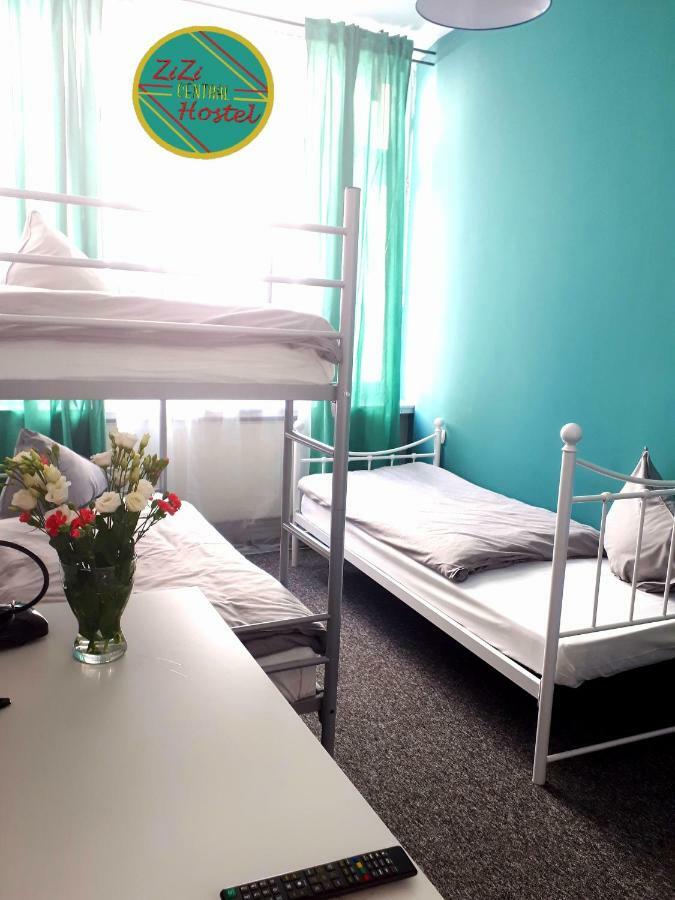 Zizi Central Hostel Varsó Kültér fotó