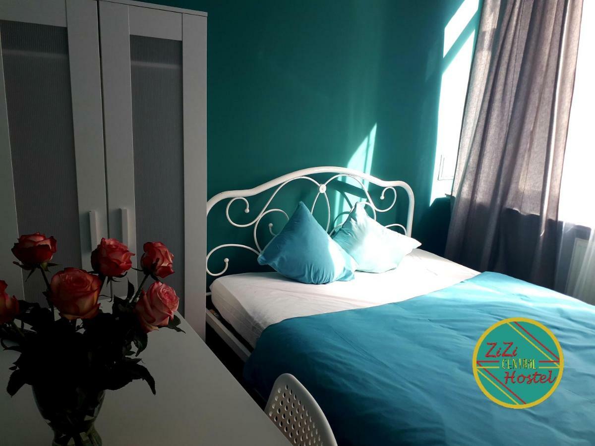 Zizi Central Hostel Varsó Kültér fotó